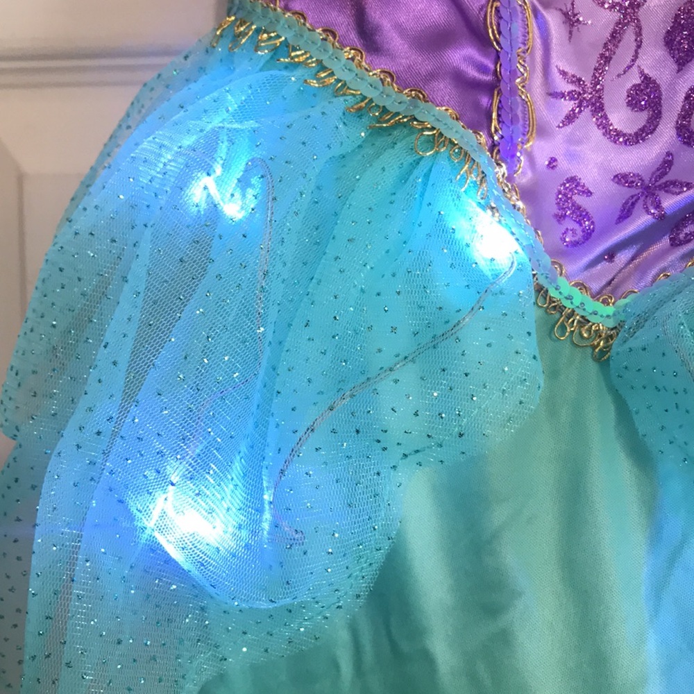 NWT Girl’s Disney Light-Up Ariel Costume - Picture 11 of 14